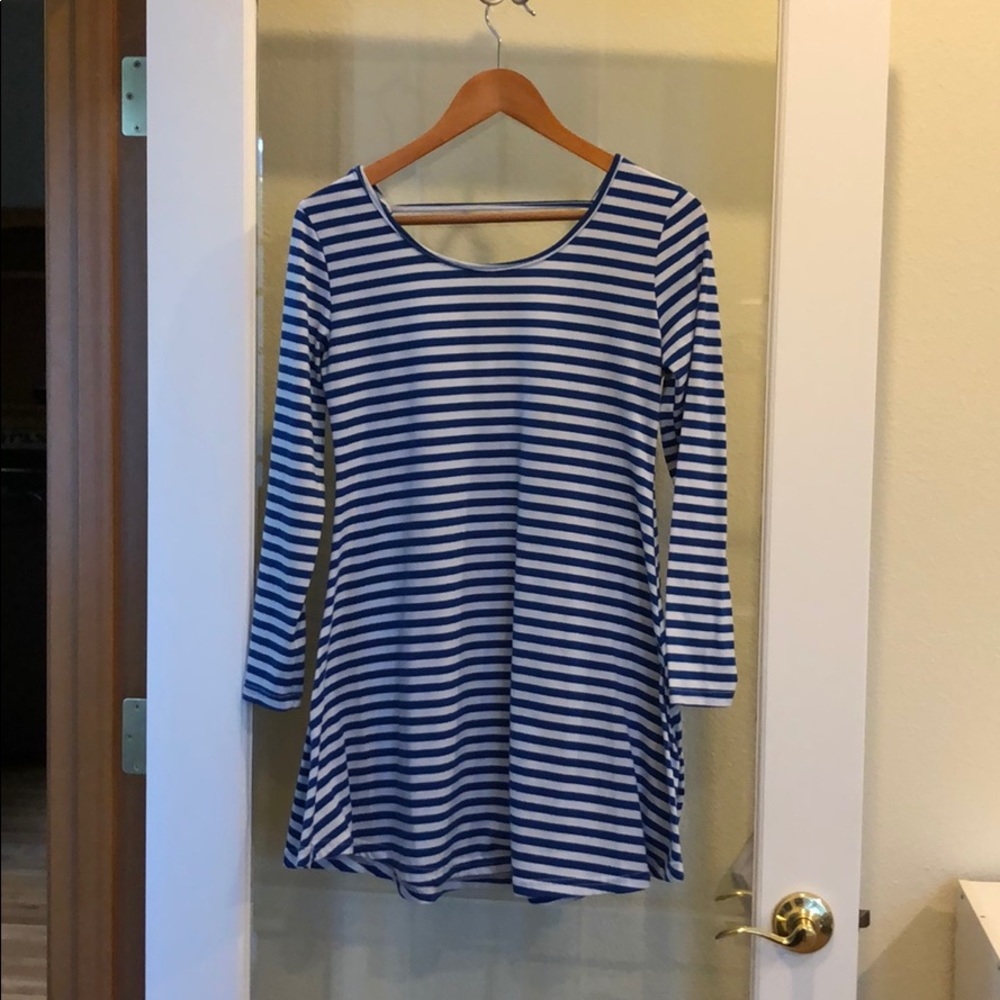 Blue and white stripes dress with open back.